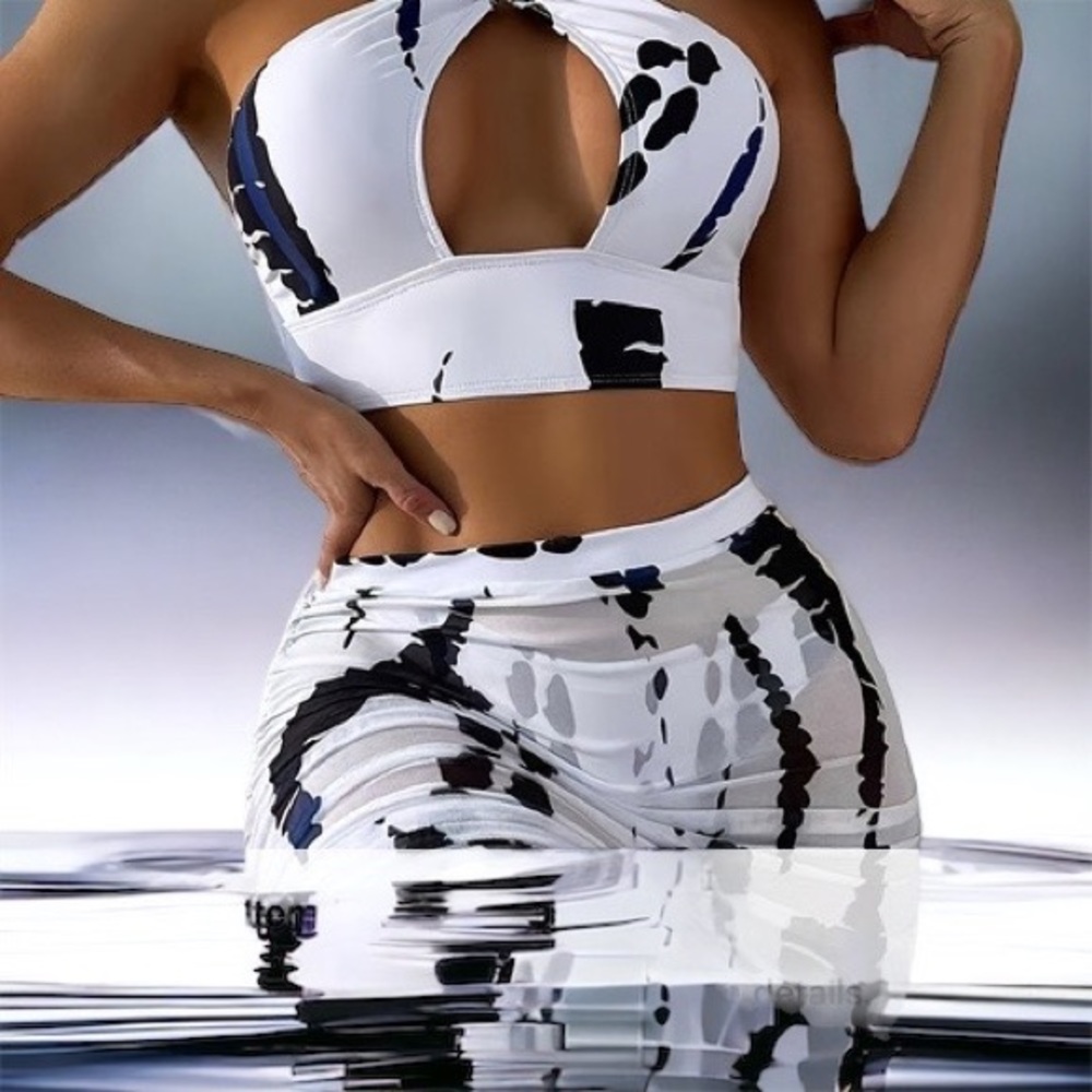 BIKINI THREE PIECE WITH BUTTOM COVER UP SIZE 6 M